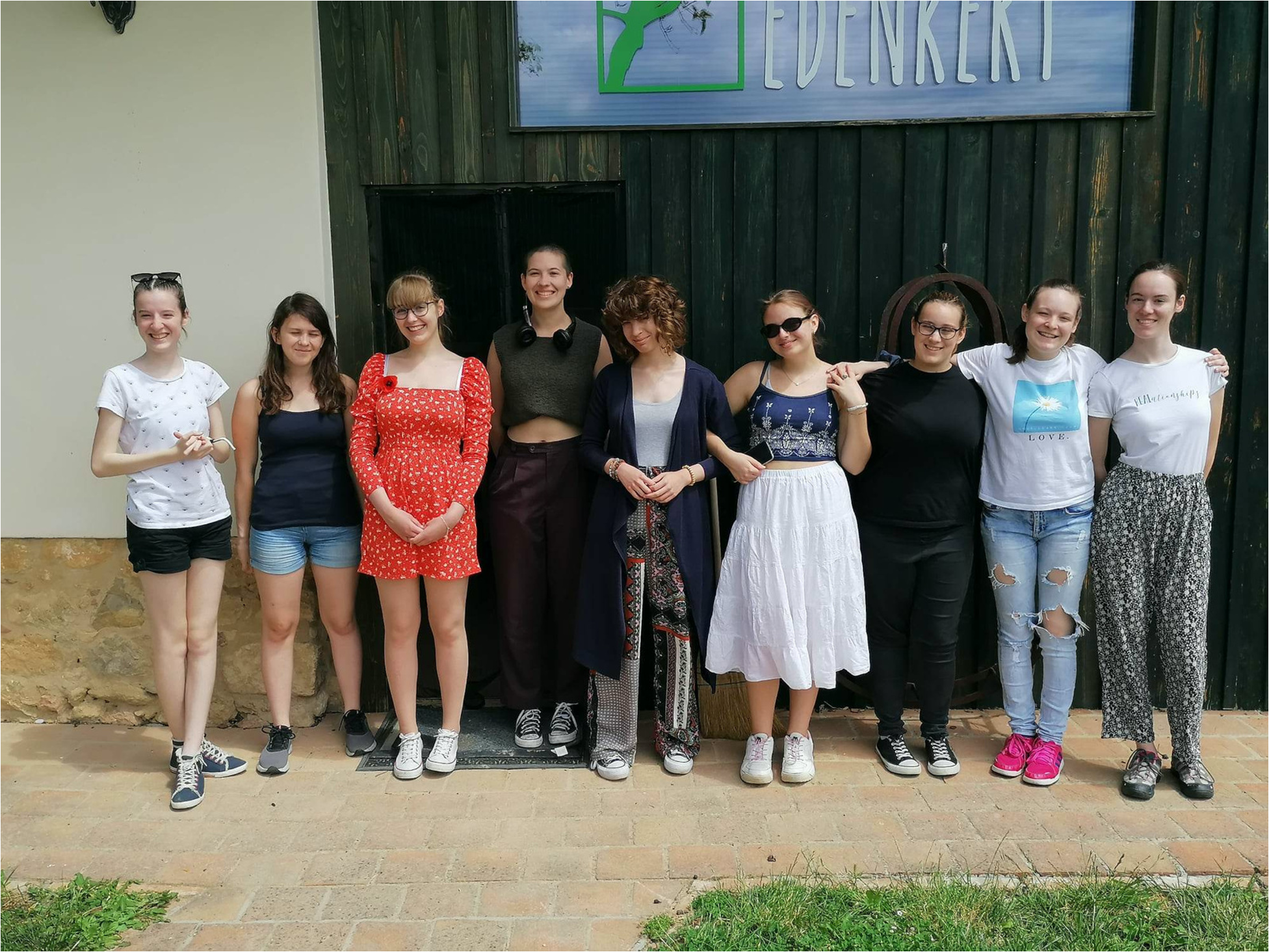 1966E352-EA2F-439E-B4D1-709AF8F03799