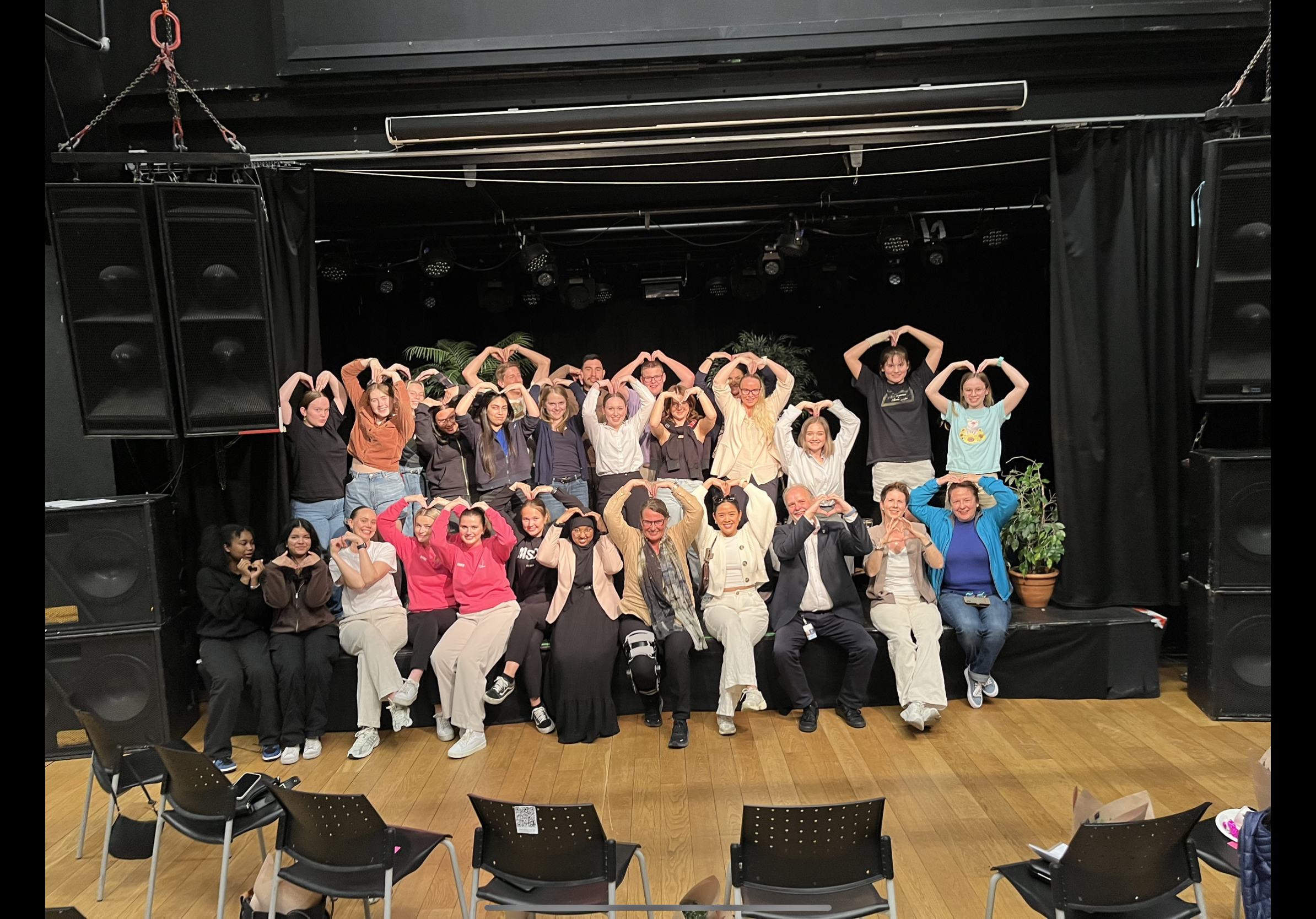 81C48316-CE08-4CD1-A7DD-003E161708C2